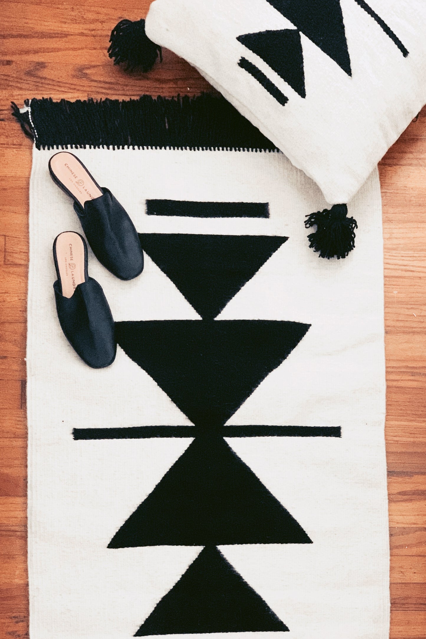 Black and white Zapotec accent rug